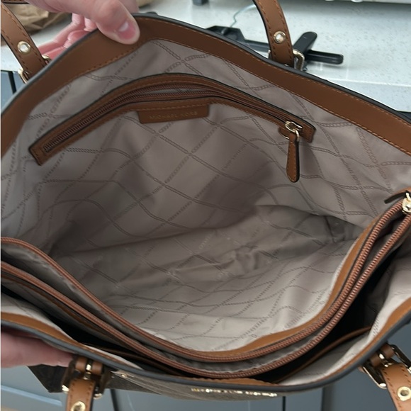 Michael Kors Signature Tote - Picture 5 of 5